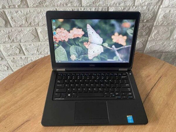 Нетбук Б-клас Dell Latitude E5250 / 12.5" (1366x768) TN / Intel Core i5-5300U (2 (4) ядра по 2.3 - 2.9 GHz) / 8 GB DDR3 / 256 GB SSD / Intel HD Graphics 5500 / HDMI - Зображення 2