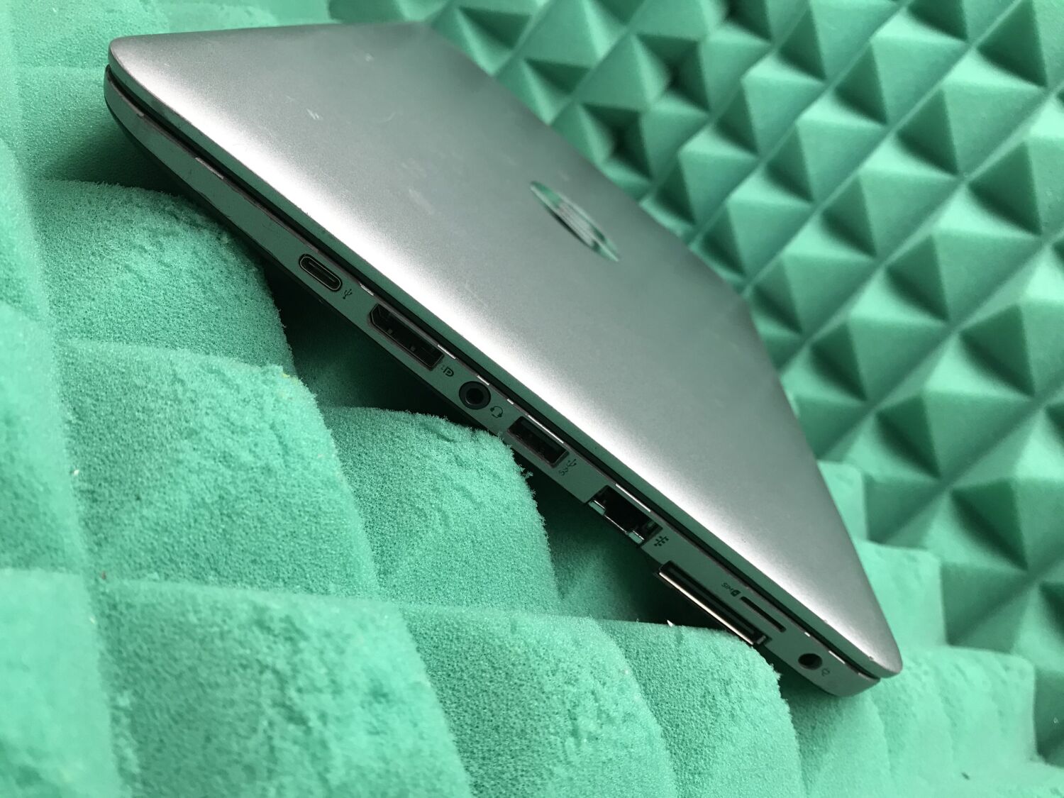 Нетбук Б-клас HP EliteBook 820 G3 / 12.5" (1920x1080) IPS / Intel Core i7-6600U (2 (4) ядра по 2.6 - 3.4 GHz) / 8 GB DDR4 / 240 GB SSD / Intel HD Graphics 520 / WebCam / DisplayPort - Зображення 6