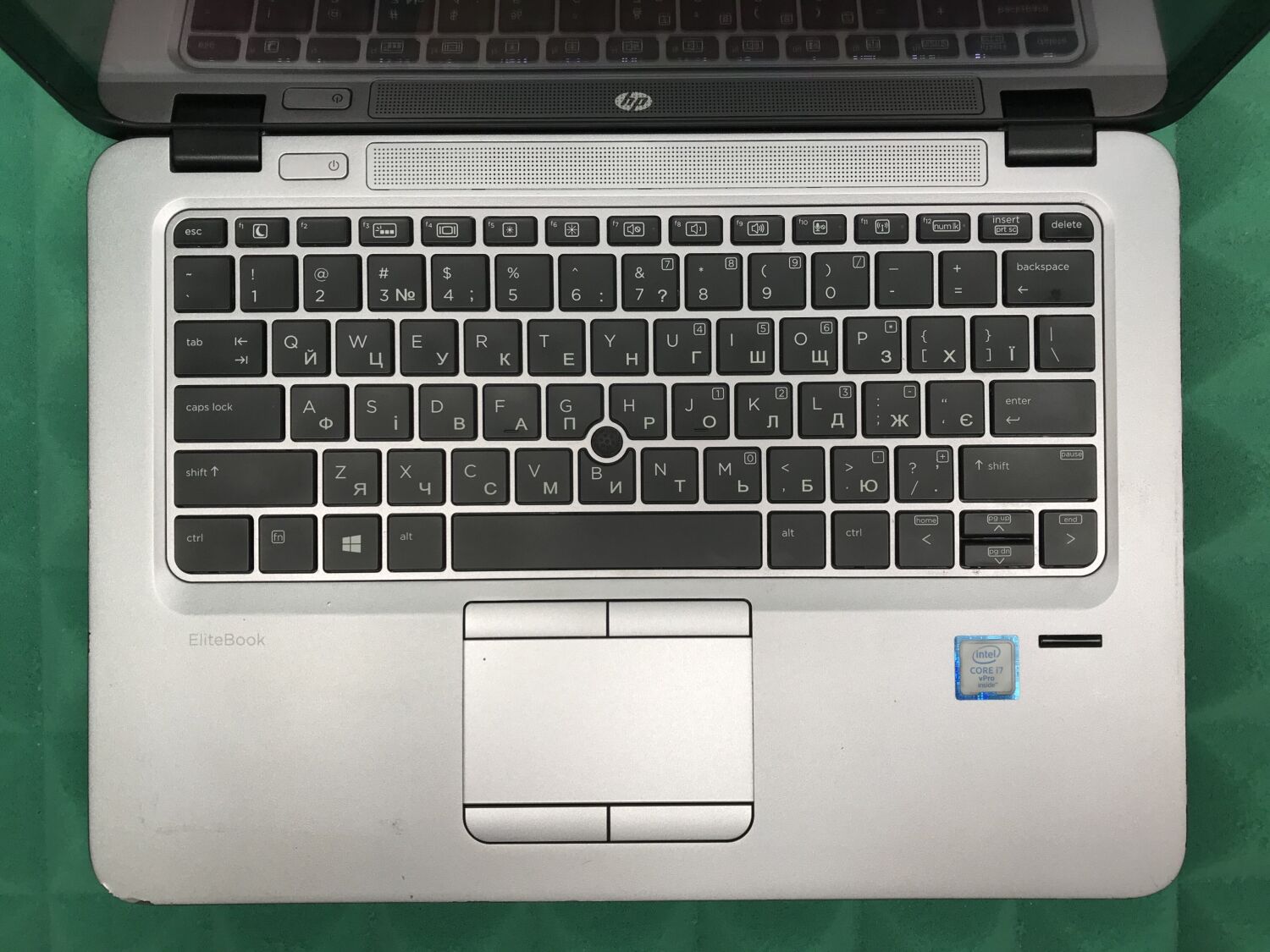 Нетбук Б-клас HP EliteBook 820 G3 / 12.5" (1920x1080) IPS / Intel Core i7-6600U (2 (4) ядра по 2.6 - 3.4 GHz) / 8 GB DDR4 / 240 GB SSD / Intel HD Graphics 520 / WebCam / DisplayPort - Зображення 4