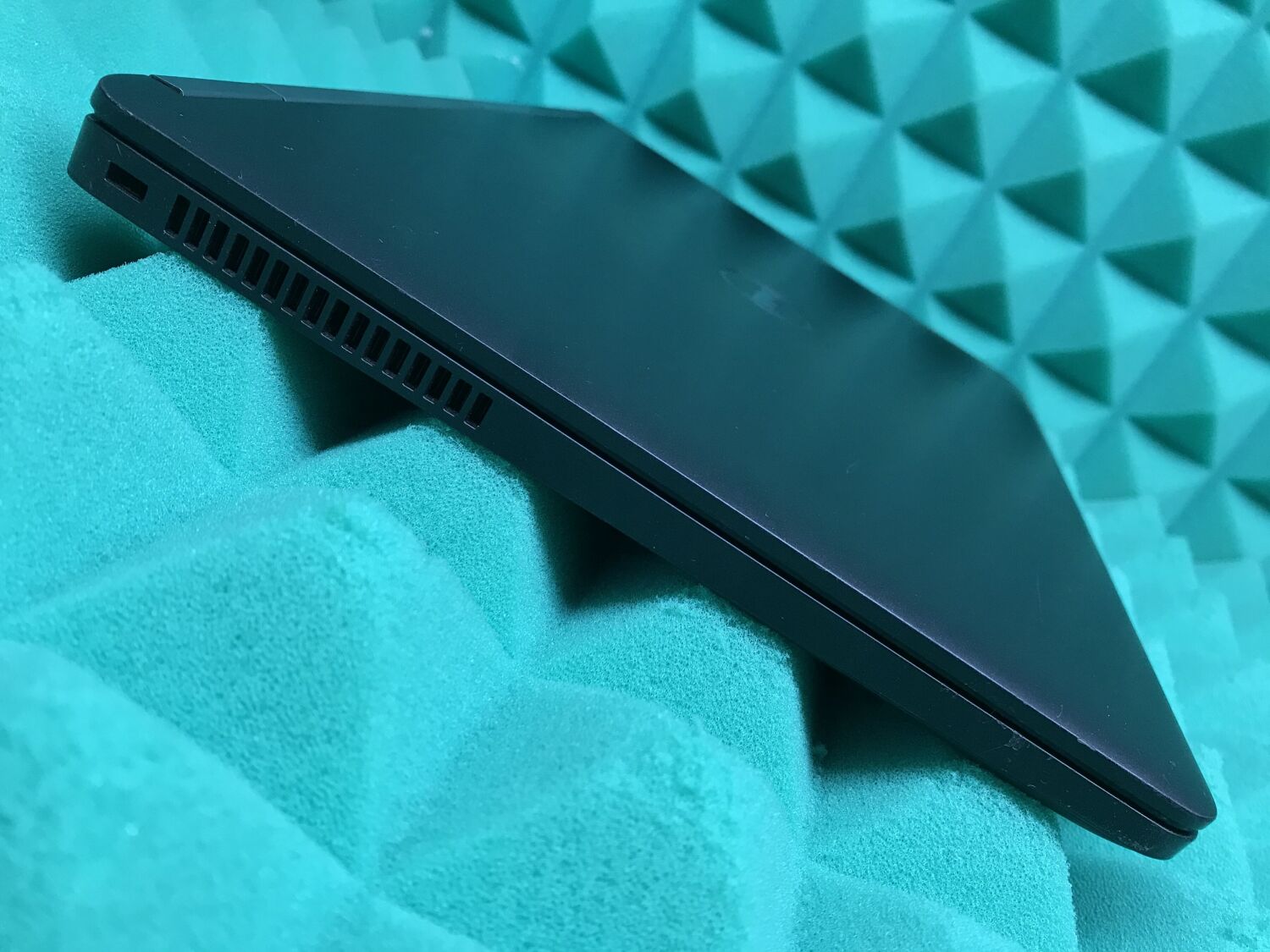 Нетбук Dell Latitude 12 E7270 / 12.5" (1366x768) TN / Intel Core i5-6300U (2 (4) ядра по 2.4 - 3.0 GHz) / 8 GB DDR4 / 128 GB SSD / Intel HD Graphics 520 / WebCam / HDMI / miniDP / Windows 10 ліцензія - Зображення 7