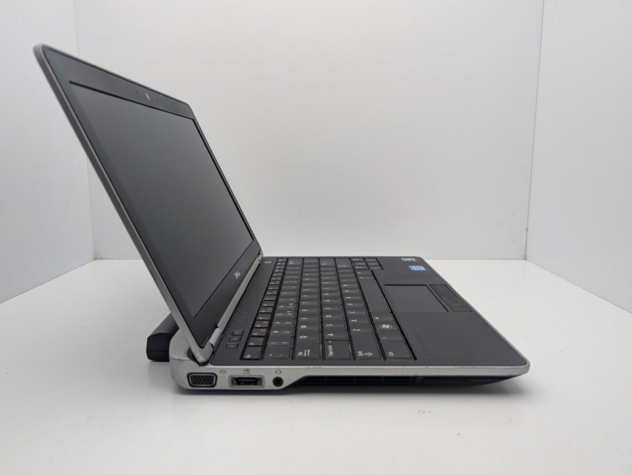 Нетбук Dell Latitude E6220 / 12.5" (1366x768) TN / Intel Core i7-2620M (2 (4) ядра по 2.7 - 3.4 GHz) / 6 GB DDR3 / 120 GB SSD / Intel HD Graphics 3000 / WebCam - Зображення 5