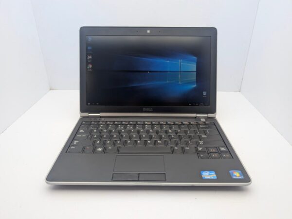 Нетбук Dell Latitude E6220 / 12.5" (1366x768) TN / Intel Core i7-2620M (2 (4) ядра по 2.7 - 3.4 GHz) / 6 GB DDR3 / 120 GB SSD / Intel HD Graphics 3000 / WebCam - Зображення 2