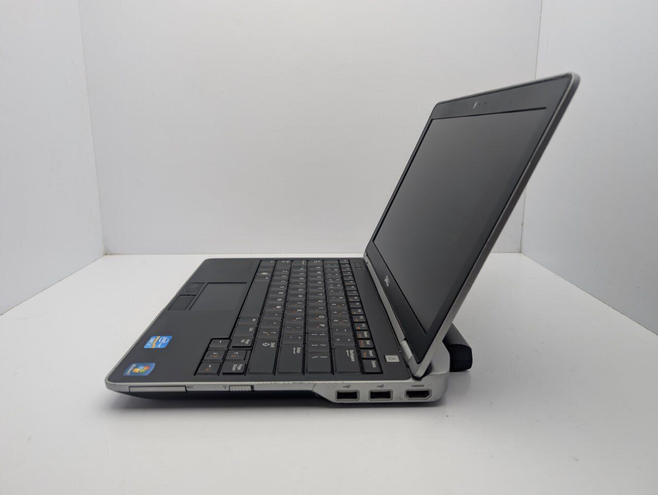 Нетбук Dell Latitude E6220 / 12.5" (1366x768) TN / Intel Core i7-2620M (2 (4) ядра по 2.7 - 3.4 GHz) / 6 GB DDR3 / 120 GB SSD / Intel HD Graphics 3000 / WebCam - Зображення 6