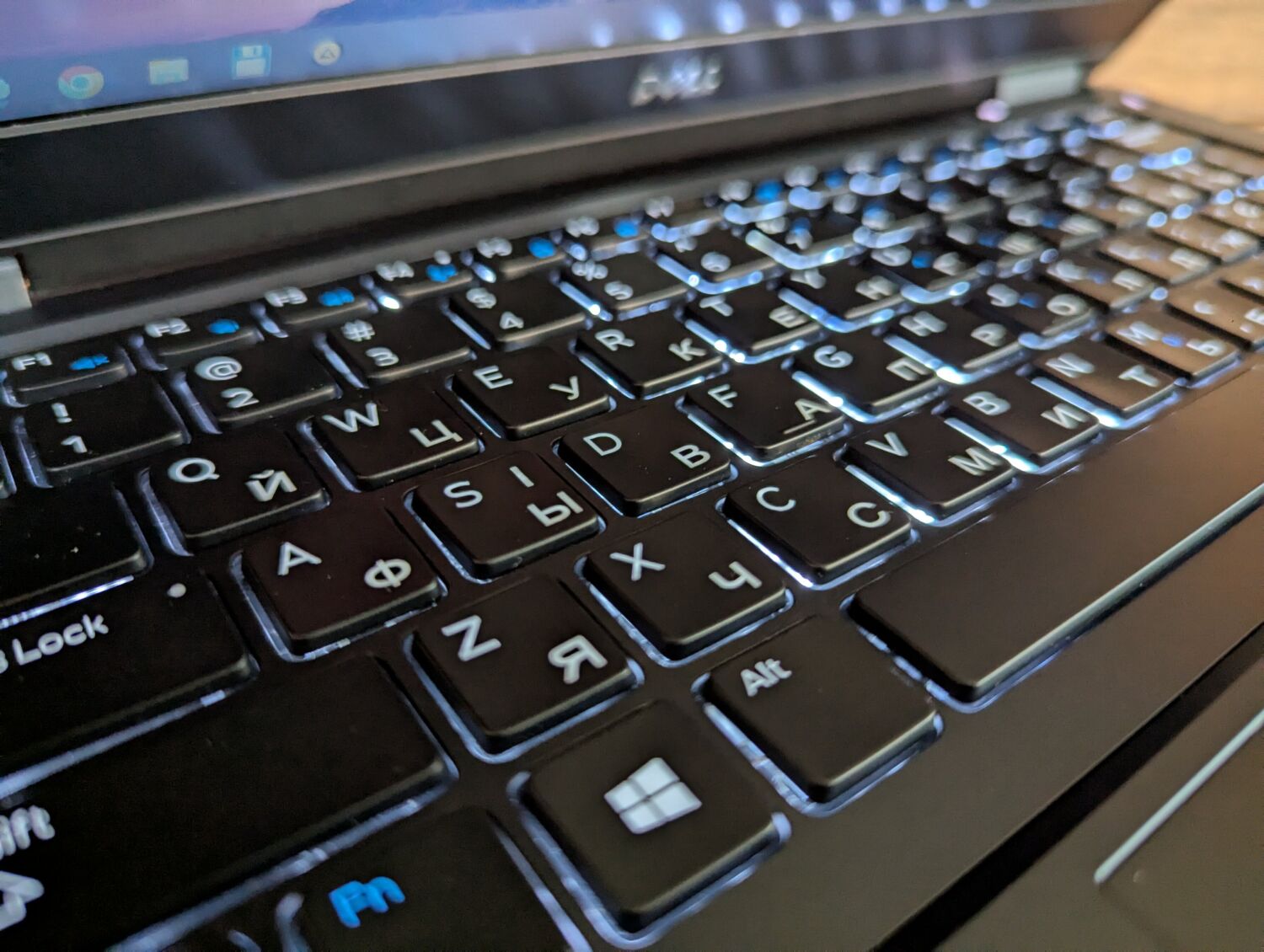 Нетбук Dell Latitude E7250 / 12.5" (1366x768) TN / Intel Core i7-5600U (2 (4) ядра по 2.6 - 3.2 GHz) / 8 GB DDR3 / 128 GB SSD / Intel HD Graphics 5500 / WebCam / Fingerprint / Windows 10 - Зображення 6