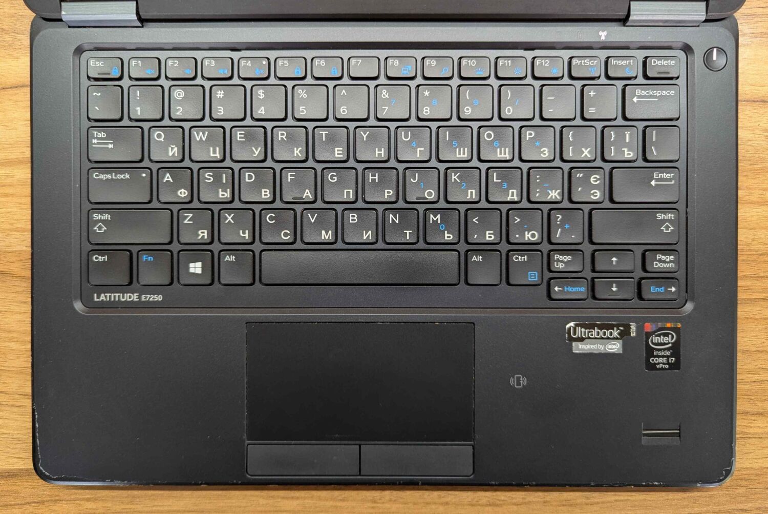 Нетбук Dell Latitude E7250 / 12.5" (1366x768) TN / Intel Core i7-5600U (2 (4) ядра по 2.6 - 3.2 GHz) / 8 GB DDR3 / 128 GB SSD / Intel HD Graphics 5500 / WebCam / Fingerprint / Windows 10 - Зображення 3