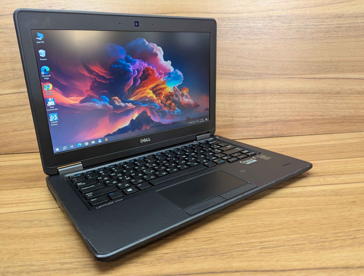 Нетбук Dell Latitude E7250 / 12.5" (1366x768) TN / Intel Core i7-5600U (2 (4) ядра по 2.6 - 3.2 GHz) / 8 GB DDR3 / 128 GB SSD / Intel HD Graphics 5500 / WebCam / Fingerprint / Windows 10 - Зображення 4