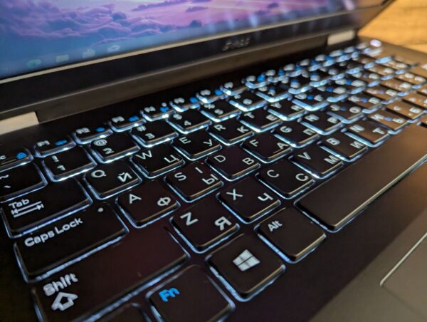 Нетбук Dell Latitude E7270 / 12.5" (1366x768) TN / Intel Core i7-6600U (2 (4) ядра по 2.6 - 3.4 GHz) / 8 GB DDR4 / 256 GB SSD / Intel HD Graphics 520 / WebCam / Fingerprint / Windows 10 - Зображення 6