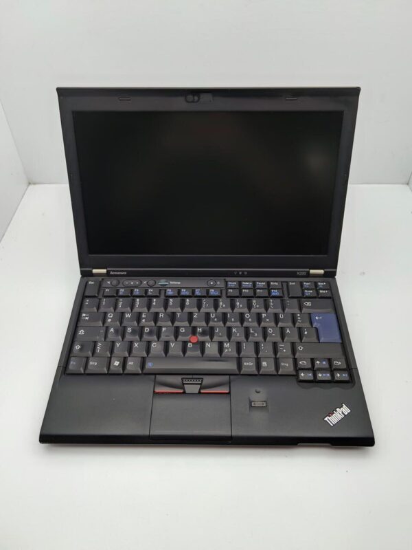 Нетбук Lenovo ThinkPad X220 / 12.5" (1366x768) TN / Intel Core i5-2520M (2 (4) ядра по 2.5 - 3.2 GHz) / 8 GB DDR3 / 120 GB SSD / Intel HD Graphics 3000 / WebCam - Зображення 2