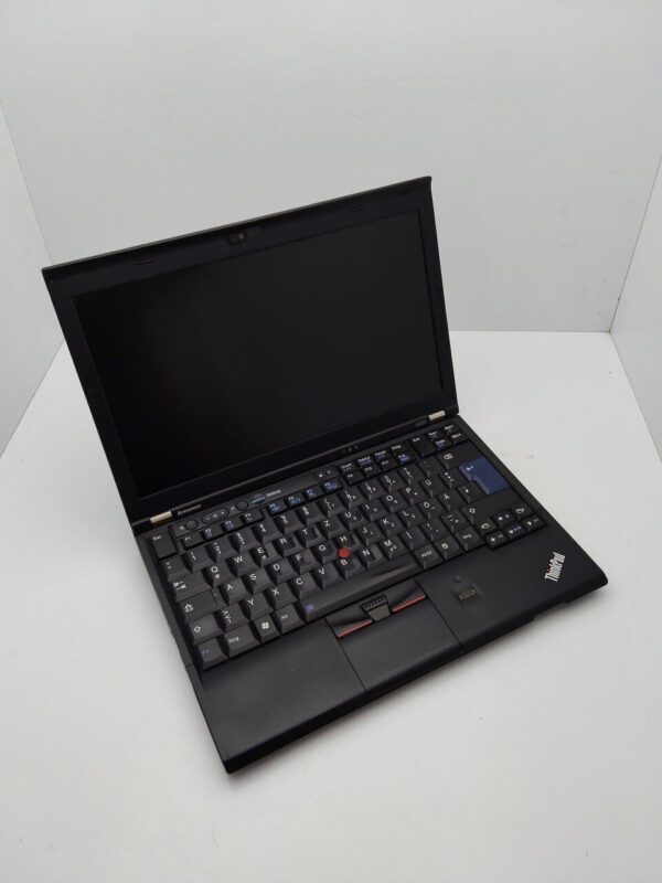Нетбук Lenovo ThinkPad X220 / 12.5" (1366x768) TN / Intel Core i5-2520M (2 (4) ядра по 2.5 - 3.2 GHz) / 8 GB DDR3 / 120 GB SSD / Intel HD Graphics 3000 / WebCam - Зображення 3