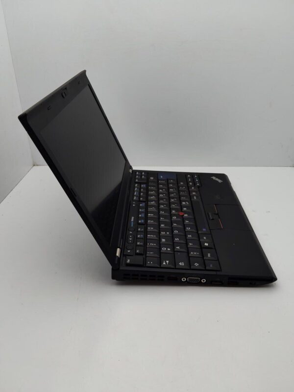 Нетбук Lenovo ThinkPad X220 / 12.5" (1366x768) TN / Intel Core i5-2520M (2 (4) ядра по 2.5 - 3.2 GHz) / 8 GB DDR3 / 120 GB SSD / Intel HD Graphics 3000 / WebCam - Зображення 5