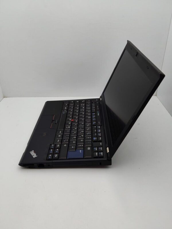 Нетбук Lenovo ThinkPad X220 / 12.5" (1366x768) TN / Intel Core i5-2520M (2 (4) ядра по 2.5 - 3.2 GHz) / 8 GB DDR3 / 120 GB SSD / Intel HD Graphics 3000 / WebCam - Зображення 6