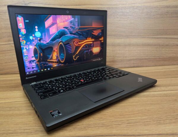 Нетбук Lenovo ThinkPad x240 / 12.5" (1366x768) TN / Intel Core i7-4600U (2 (4) ядра по 2.1 - 3.3 GHz) / 8 GB DDR3 / 240 GB SSD / Intel HD Graphics 4400 / WebCam / Fingerprint / Windows 10 - Зображення 4