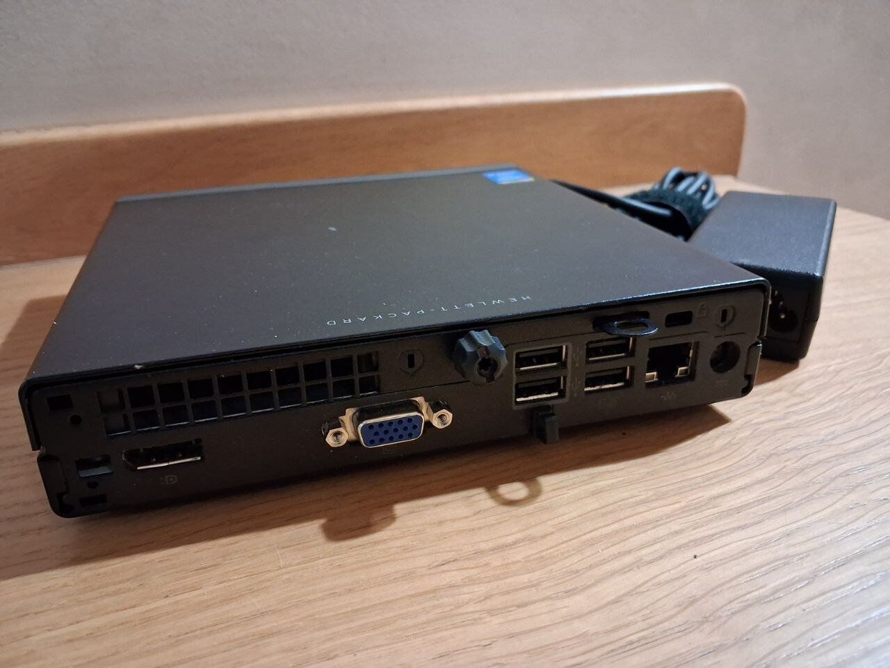 Неттоп Б-клас HP ProDesk 400 G1 TPC-F064-DM USFF / Intel Core i5-4590T (4 ядра по 2.0 - 3.0 GHz) / 8 GB DDR3 / 256 GB SSD / Intel HD Graphics 4600 / DisplayPort + Блок живлення - Зображення 3