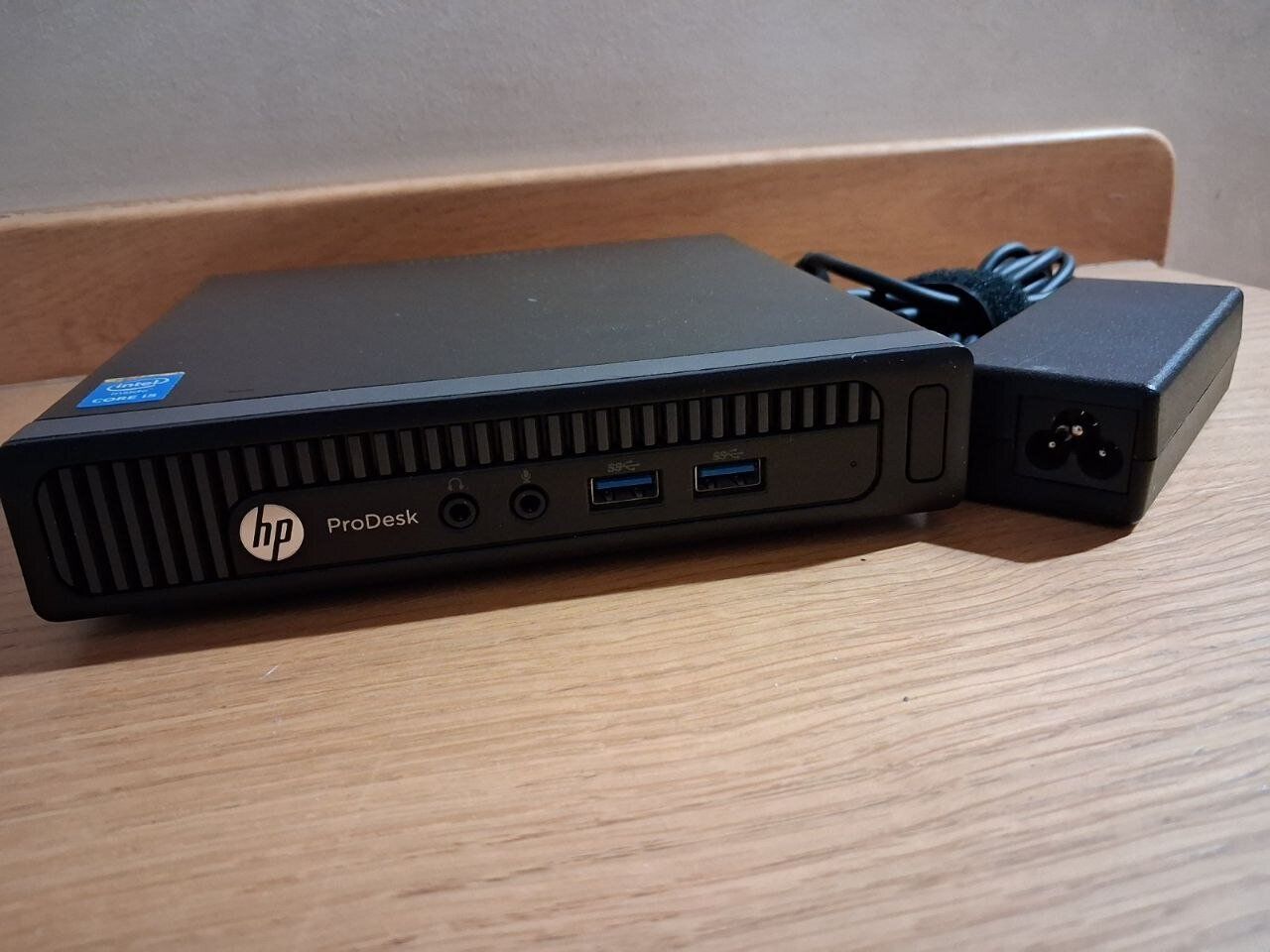 Неттоп Б-клас HP ProDesk 400 G1 TPC-F064-DM USFF / Intel Core i5-4590T (4 ядра по 2.0 - 3.0 GHz) / 8 GB DDR3 / 256 GB SSD / Intel HD Graphics 4600 / DisplayPort + Блок живлення - Зображення 2