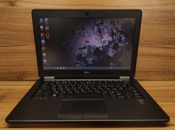 Нетбук Dell Latitude E7250 / 12.5" (1366x768) TN / Intel Core i5-5300U (2 (4) ядра по 2.3 - 2.9 GHz) / 8 GB DDR3 / 256 GB SSD / Intel HD Graphics 5500 / WebCam - Зображення 2