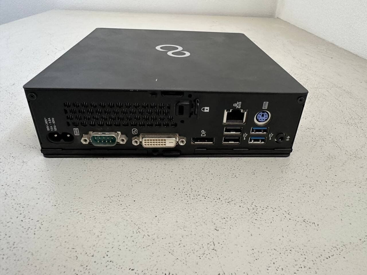 Неттоп Fujitsu Esprimo Q556 Desktop / Intel Core i3-6100T (2 (4) ядра по 3.2 GHz) / 4 GB DDR4 / 500 GB HDD / Intel HD Graphics 530 / DisplayPort / Блок живлення у комплекті - Зображення 5