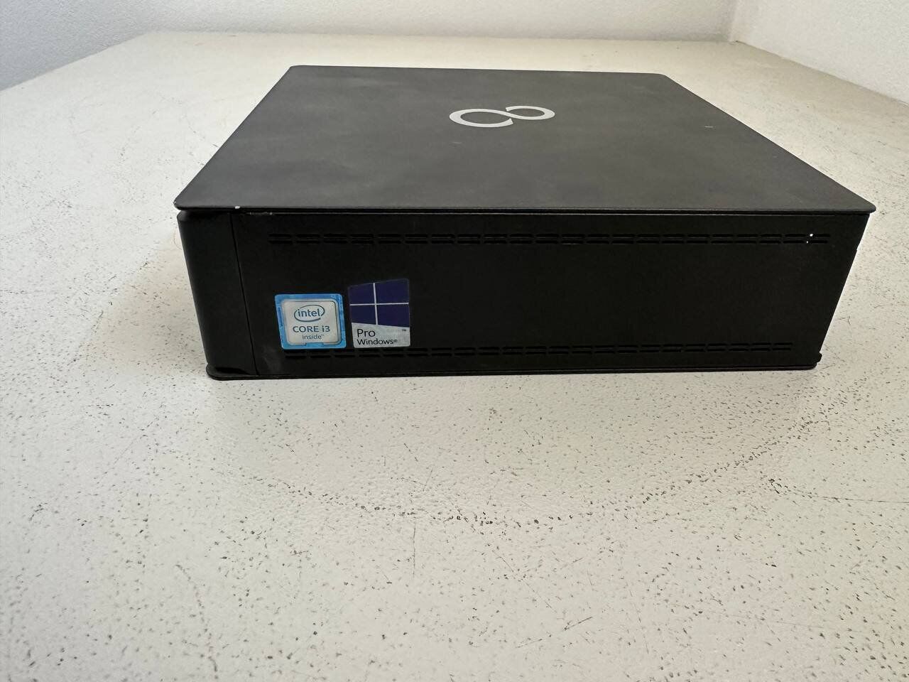 Неттоп Fujitsu Esprimo Q556 Desktop / Intel Core i3-6100T (2 (4) ядра по 3.2 GHz) / 4 GB DDR4 / 500 GB HDD / Intel HD Graphics 530 / DisplayPort / Блок живлення у комплекті - Зображення 4