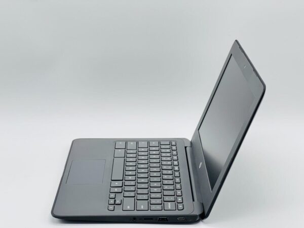 Нетбук HP ChromeBook 11A G6 EE / 11.6" (1366x768) TN / AMD A4-9120C (2 ядра по 1.6 - 2.4 GHz) / 4 GB DDR4 / 16 GB eMMC / AMD Radeon R4 Graphics / WebCam / ChromeOS - Зображення 4