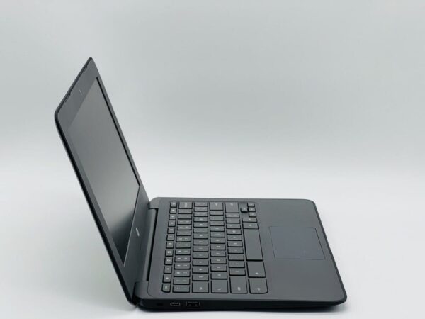 Нетбук HP ChromeBook 11A G6 EE / 11.6" (1366x768) TN / AMD A4-9120C (2 ядра по 1.6 - 2.4 GHz) / 4 GB DDR4 / 16 GB eMMC / AMD Radeon R4 Graphics / WebCam / ChromeOS - Зображення 3