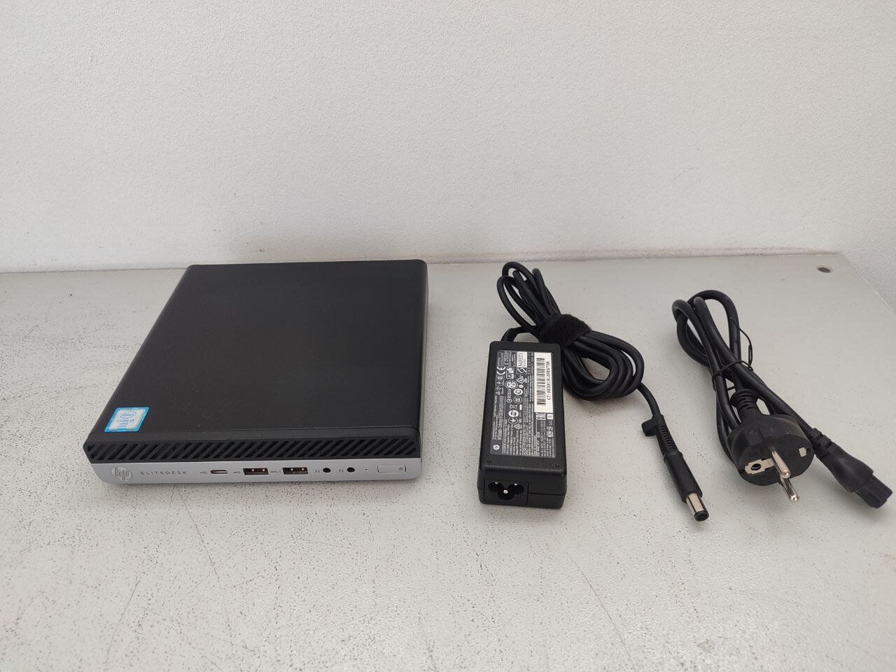 Неттоп HP EliteDesk 800 G3 USFF / Intel Core i5-6500T (4 ядра по 2.5 - 3.1 GHz) / 8 GB DDR4 / 240 GB SSD / Intel UHD Graphics 530 + Блок живлення - Зображення 6