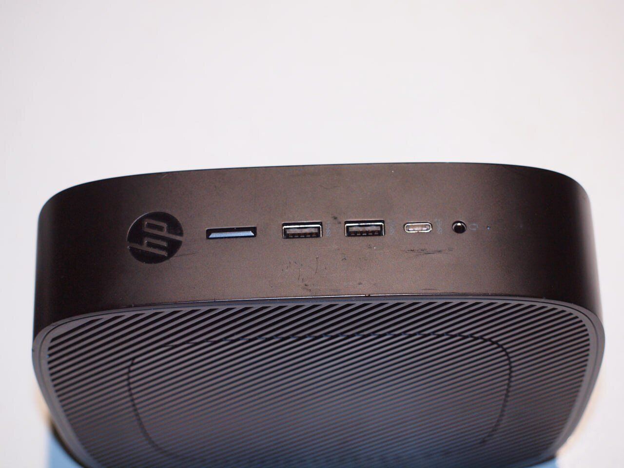 Неттоп HP t740 Thin Client USFF / AMD Ryzen V1756B (4 (8) ядра по 3.25 - 3.6 GHz) / 8 GB DDR4 / 512 GB SSD M.2 / AMD Radeon RX Vega 8 / 120W - Зображення 5