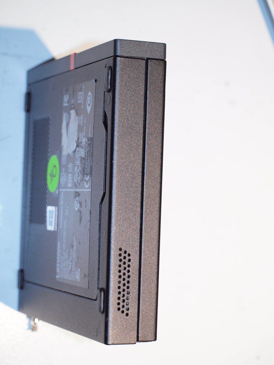 Неттоп Lenovo ThinkCentre M720q Tiny USFF / Intel Core i5-8400T (6 ядер по 1.7 - 3.3 GHz) / 16 GB DDR4 / 240 GB SSD / Intel UHD Graphics 630 / USB 3.1 / Wi-Fi / Блок живлення в комплекті - Зображення 6