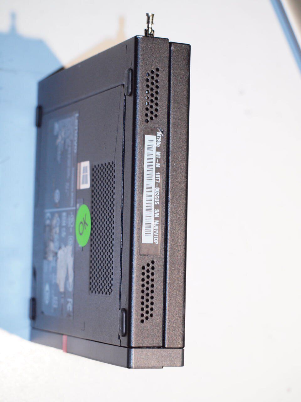 Неттоп Lenovo ThinkCentre M720q Tiny USFF / Intel Core i5-8400T (6 ядер по 1.7 - 3.3 GHz) / 16 GB DDR4 / 240 GB SSD / Intel UHD Graphics 630 / USB 3.1 / Wi-Fi / Блок живлення в комплекті - Зображення 7