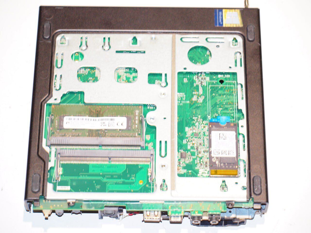 Неттоп Lenovo Thinkcentre m75q-1 USFF /AMD Ryzen 5 3400GE (4 (8) ядер по 3.3 - 4.0 GHz) / 8 GB DDR4 / 256 GB SSD / AMD RX Vega 11 / USB 3.1 / Wi-Fi / Блок живлення в комплекті - Зображення 9