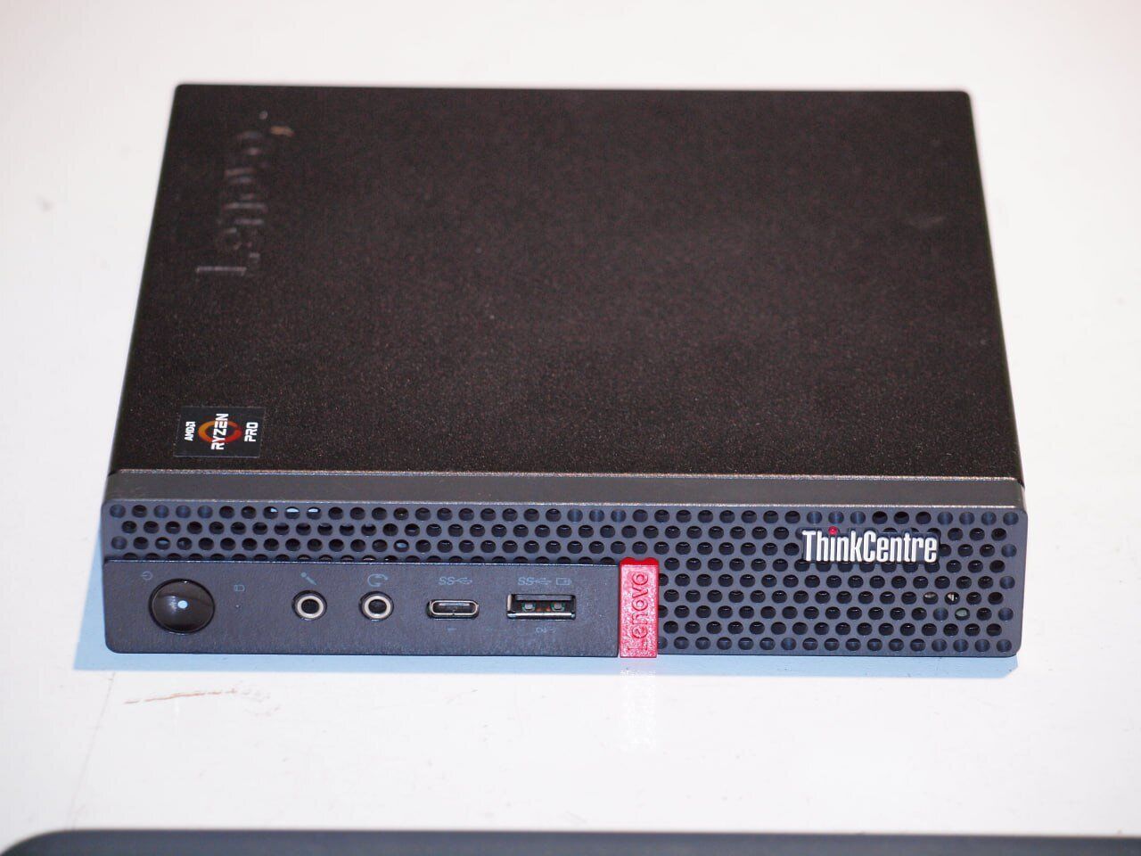 Неттоп Lenovo Thinkcentre m75q-1 USFF /AMD Ryzen 5 3400GE (4 (8) ядер по 3.3 - 4.0 GHz) / 8 GB DDR4 / 256 GB SSD / AMD RX Vega 11 / USB 3.1 / Wi-Fi / Блок живлення в комплекті - Зображення 2