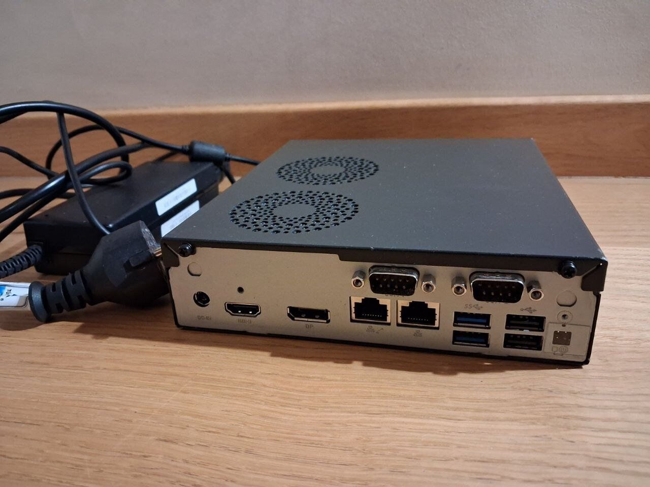 Неттоп Shuttle XPC slim DH310 USFF / Intel Core i3-8100 (4 ядра по 3.6 GHz) / 8 GB DDR4 / 256 GB SSD / Intel UHD Graphics 630 / HDMI / DisplayPort - Зображення 6