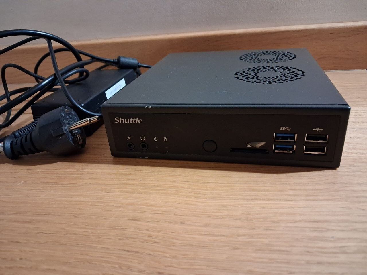 Неттоп Shuttle XPC slim DH310 USFF / Intel Core i3-8100 (4 ядра по 3.6 GHz) / 8 GB DDR4 / 256 GB SSD / Intel UHD Graphics 630 / HDMI / DisplayPort - Зображення 5