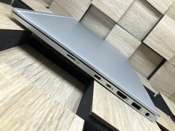 Ноутбук-трансформер HP EliteBook x360 1030 G2 / 13.3" (1920x1080) IPS Touch / Intel Core i5-7200U (2 (4) ядра по 2.5 - 3.1 GHz) / 8 GB DDR4 / 256 GB SSD M.2 / Intel HD Graphics 620 / WebCam - Зображення 7