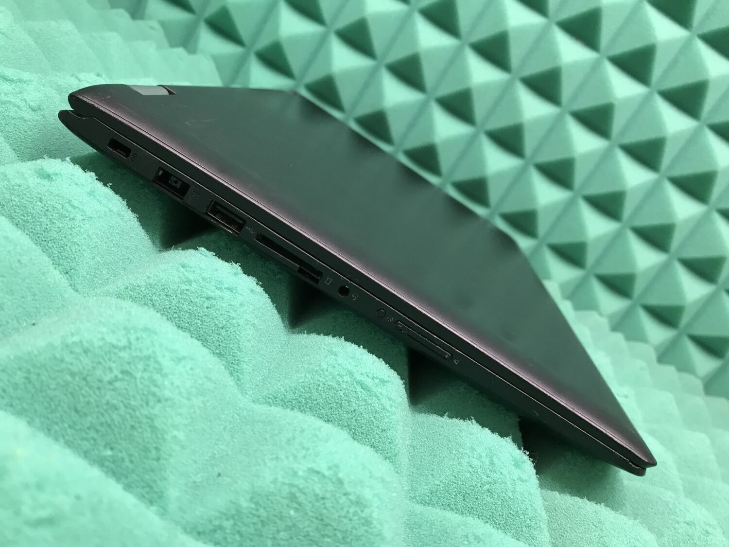 Ноутбук-трансформер Б-клас Lenovo Flex 3-1480 / 14" (1920x1080) IPS Touch / Intel Core i7-6500U (2 (4) ядра по 2.5 - 3.1 GHz) / 8 GB DDR4 / 240 GB SSD / Intel HD Graphics 520 / WebCam / HDMI - Зображення 5