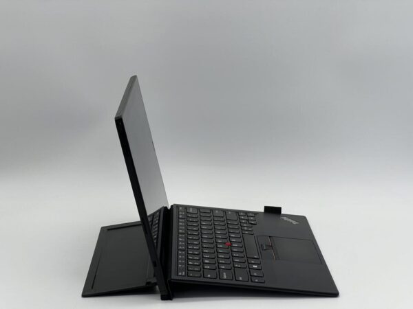 Ноутбук-трансформер Lenovo ThinkPad X1 Tablet (2nd Gen) / 12" (2160x1440) IPS Touch / Intel Core i5-7Y57 (2 (4) ядра по 1.2 - 3.3 GHz) / 8 GB DDR3 / 240 GB SSD / Intel HD Graphics 615 / WebCam - Зображення 3