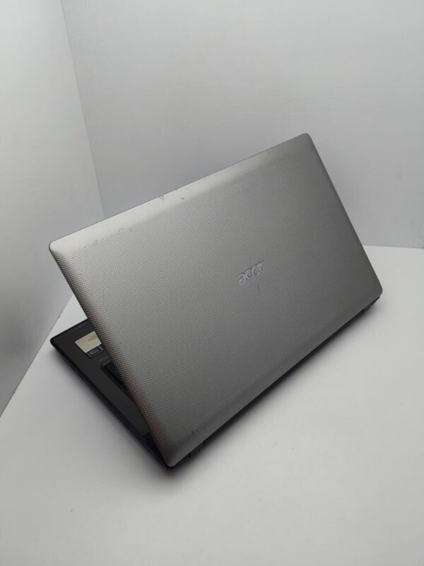 Ноутбук Acer 7741G / 17.3" (1600x900) TN / Intel Core i3-330M (2 (4) ядра по 2.13 GHz) / 6 GB DDR3 / 320 GB HDD / AMD Radeon HD 5470, 1 GB GDDR3, 64-bit / WebCam - Зображення 8