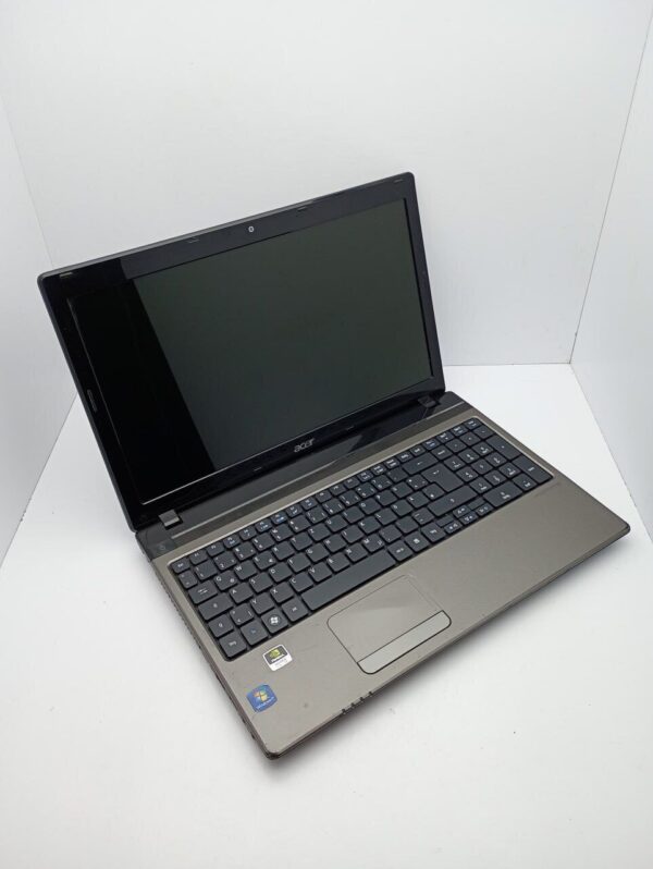 Ноутбук Acer Aspire 5750G / 15.6" (1366x768) TN / Intel Core i7-2630QM (4 (8) ядра по 2.0 - 2.9 GHz) / 6 GB DDR3 / 1000 GB HDD / nVidia GeForce GT 610M, 1 GB GDDR5, 128-bit / WebCam - Зображення 3