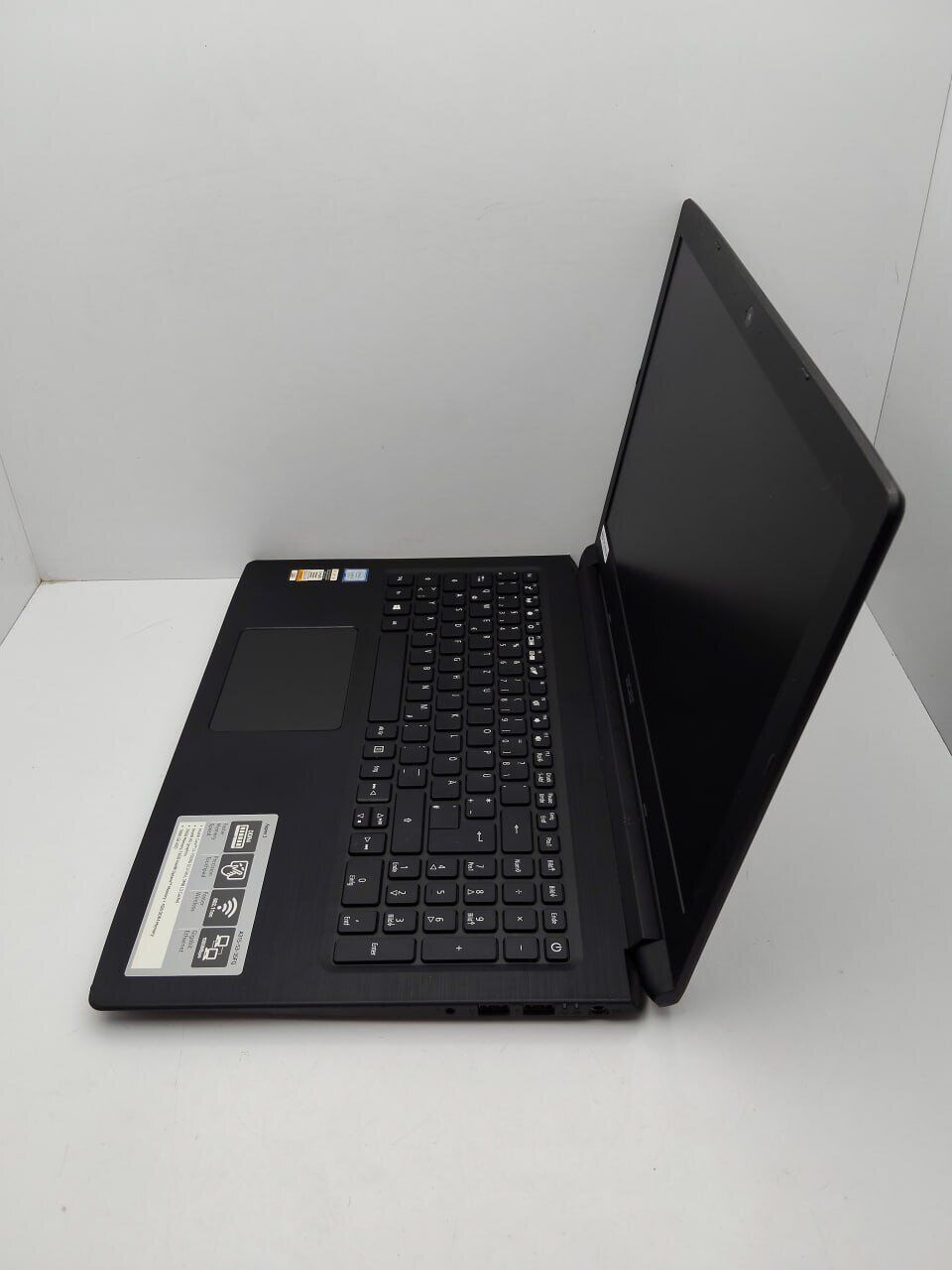 Ноутбук Acer Aspire A315 / 15.6" (1366x768) TN / Intel Core i3-7020U (2 (4) ядра по 2.3 GHz) / 8 GB DDR4 / 120 GB SSD / Intel HD Graphics 620 / WebCam - Зображення 6