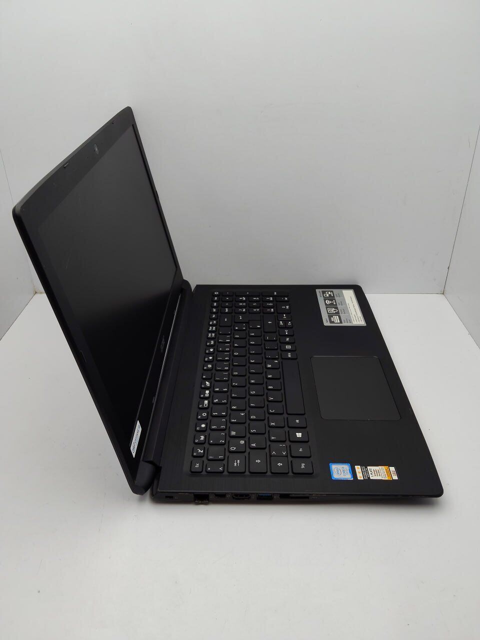 Ноутбук Acer Aspire A315 / 15.6" (1366x768) TN / Intel Core i3-7020U (2 (4) ядра по 2.3 GHz) / 8 GB DDR4 / 120 GB SSD / Intel HD Graphics 620 / WebCam - Зображення 5