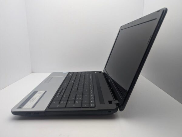 Ноутбук Acer Aspire E1-531 / 15.6" (1366x768) TN / Intel Pentium B950 (2 ядра по 2.2 GHz) / 6 GB DDR3 / 500 GB HDD / Intel HD Graphics 2000 / WebCam - Зображення 6