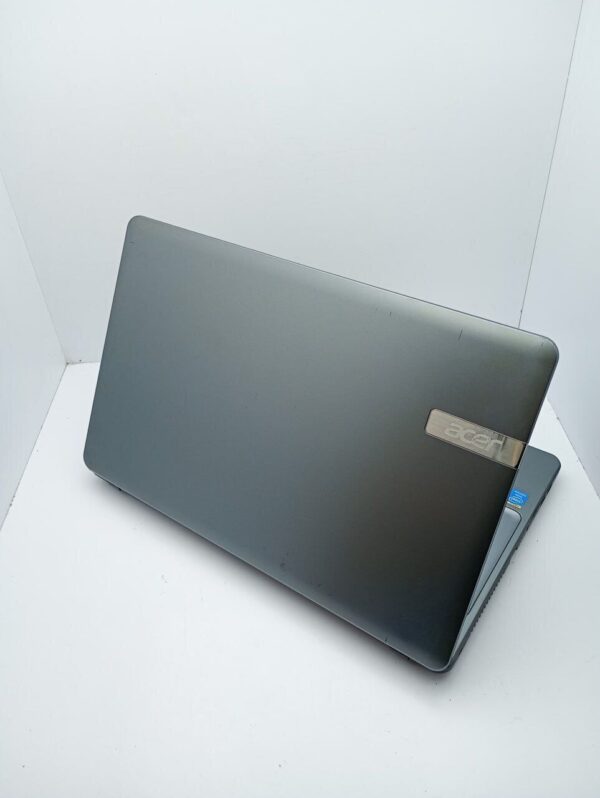 Ноутбук Acer Aspire E1-731 / 15.6" (1366x768) TN / Intel Pentium 2020M (2 ядра по 2.4 GHz) / 6 GB DDR3 / 320 GB HDD / Intel HD Graphics 2500 / WebCam - Зображення 6