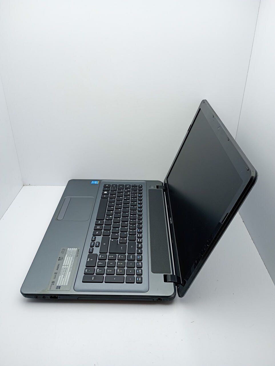 Ноутбук Acer Aspire E1-731 / 15.6" (1366x768) TN / Intel Pentium 2020M (2 ядра по 2.4 GHz) / 6 GB DDR3 / 320 GB HDD / Intel HD Graphics 2500 / WebCam - Зображення 4