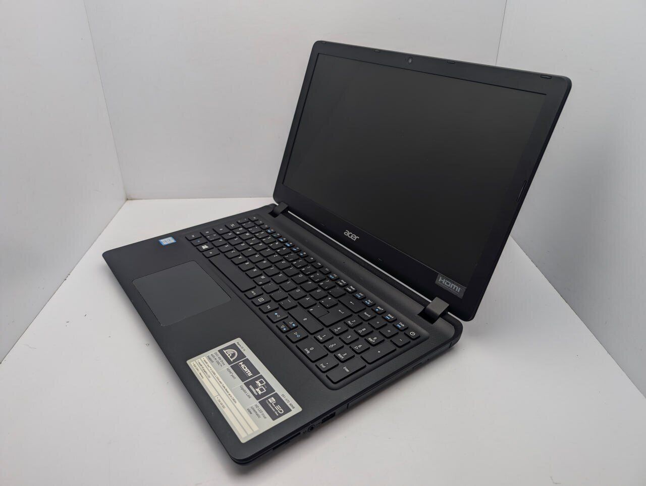 Ноутбук Acer Aspire ES1-572 / 15.6" (1366x768) TN / Intel Core i5-6200U (2 (4) ядра по 2.3 - 2.8 GHz) / 4 GB DDR4 / 240 GB SSD / Intel HD Graphics 520 / WebCam - Зображення 4