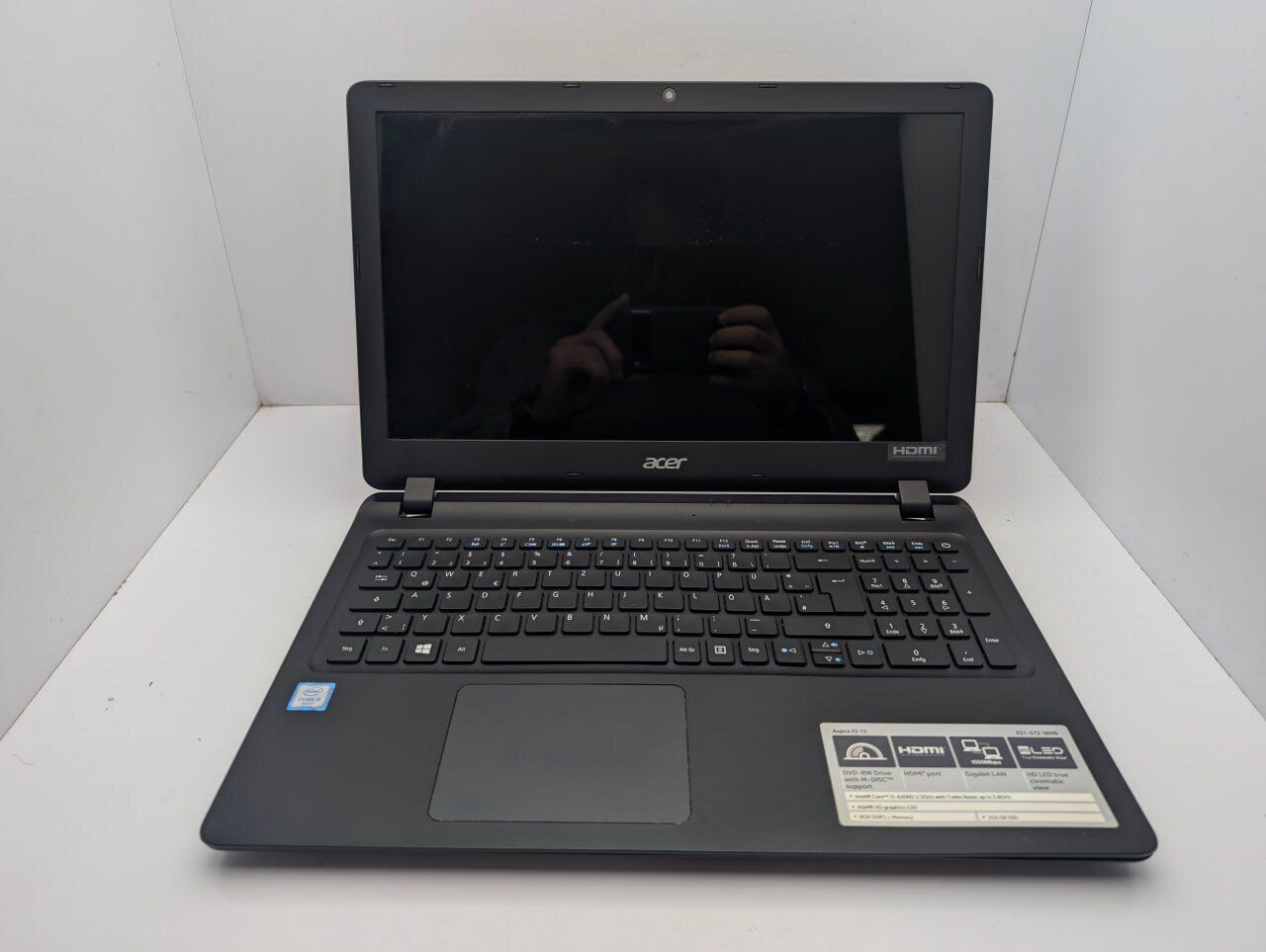 Ноутбук Acer Aspire ES1-572 / 15.6" (1366x768) TN / Intel Core i5-6200U (2 (4) ядра по 2.3 - 2.8 GHz) / 4 GB DDR4 / 240 GB SSD / Intel HD Graphics 520 / WebCam - Зображення 7