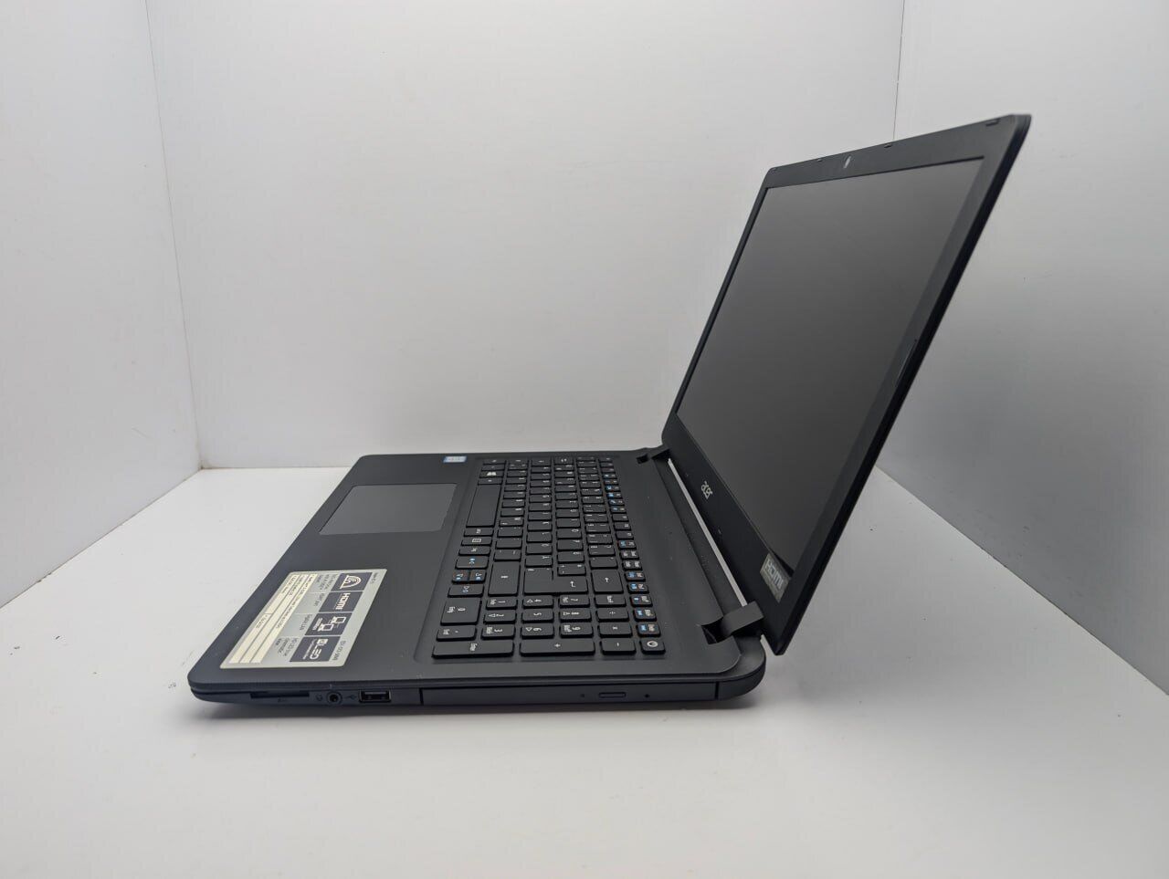 Ноутбук Acer Aspire ES1-572 / 15.6" (1366x768) TN / Intel Core i5-6200U (2 (4) ядра по 2.3 - 2.8 GHz) / 4 GB DDR4 / 240 GB SSD / Intel HD Graphics 520 / WebCam - Зображення 6