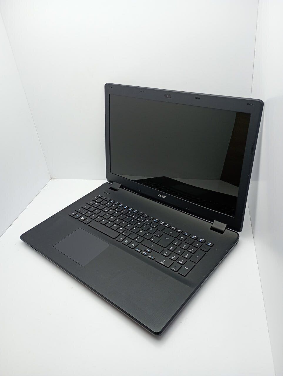 Ноутбук Acer Aspire ES1-711 / 17.3" (1600x900) TN / Intel Celeron N2940 (4 ядра по 1.83 - 2.25 GHz) / 4 GB DDR3 / 120 GB SSD / Intel HD Graphics / WebCam - Зображення 6