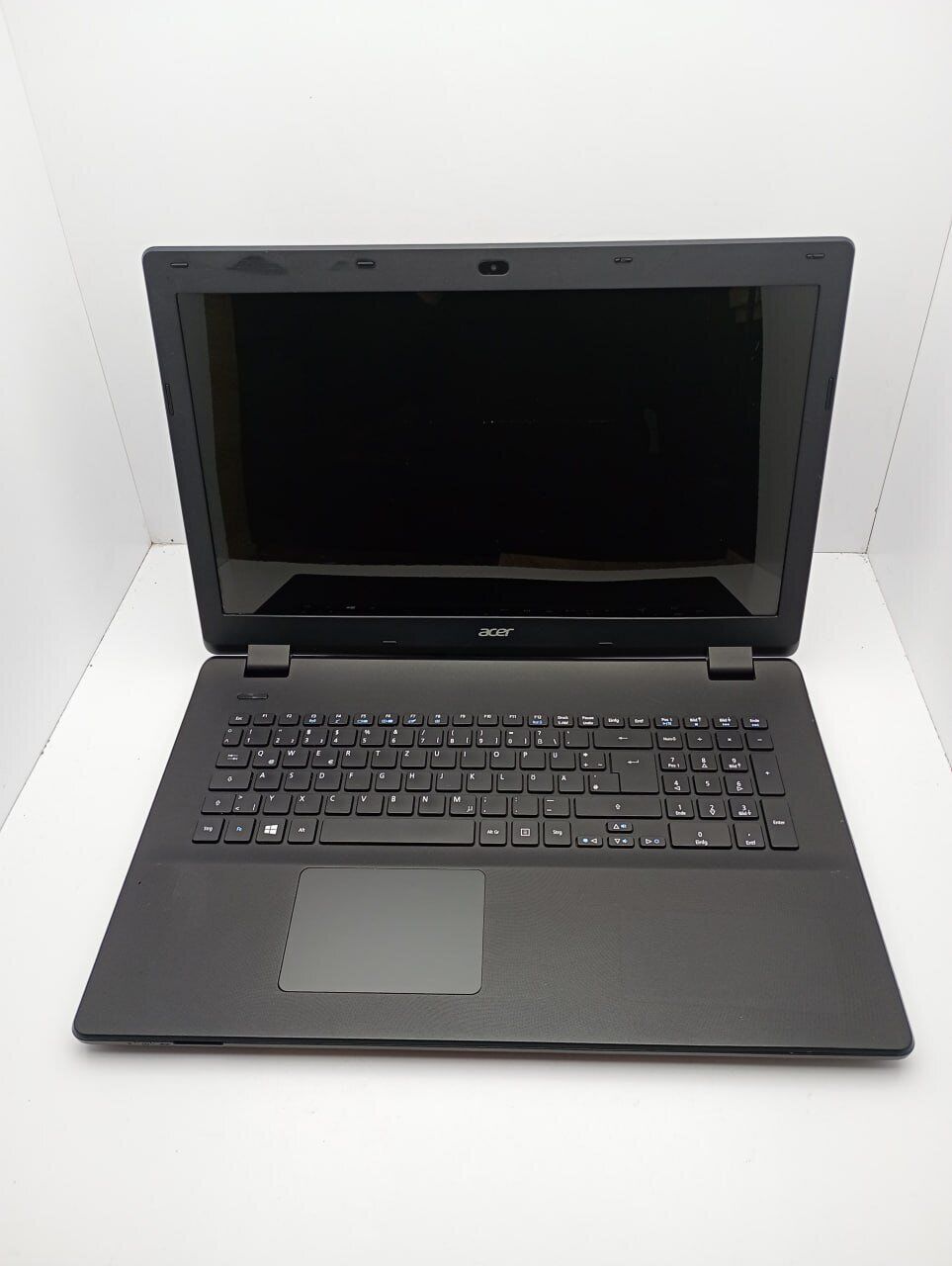 Ноутбук Acer Aspire ES1-711 / 17.3" (1600x900) TN / Intel Celeron N2940 (4 ядра по 1.83 - 2.25 GHz) / 4 GB DDR3 / 120 GB SSD / Intel HD Graphics / WebCam - Зображення 2