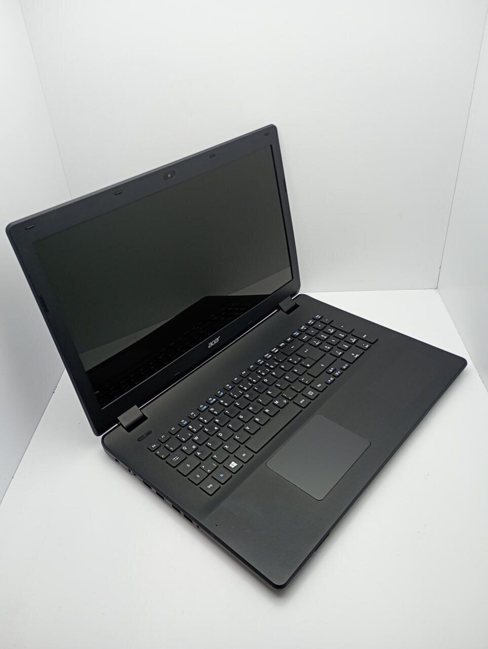 Ноутбук Acer Aspire ES1-711 / 17.3" (1600x900) TN / Intel Celeron N2940 (4 ядра по 1.83 - 2.25 GHz) / 4 GB DDR3 / 120 GB SSD / Intel HD Graphics / WebCam - Зображення 5