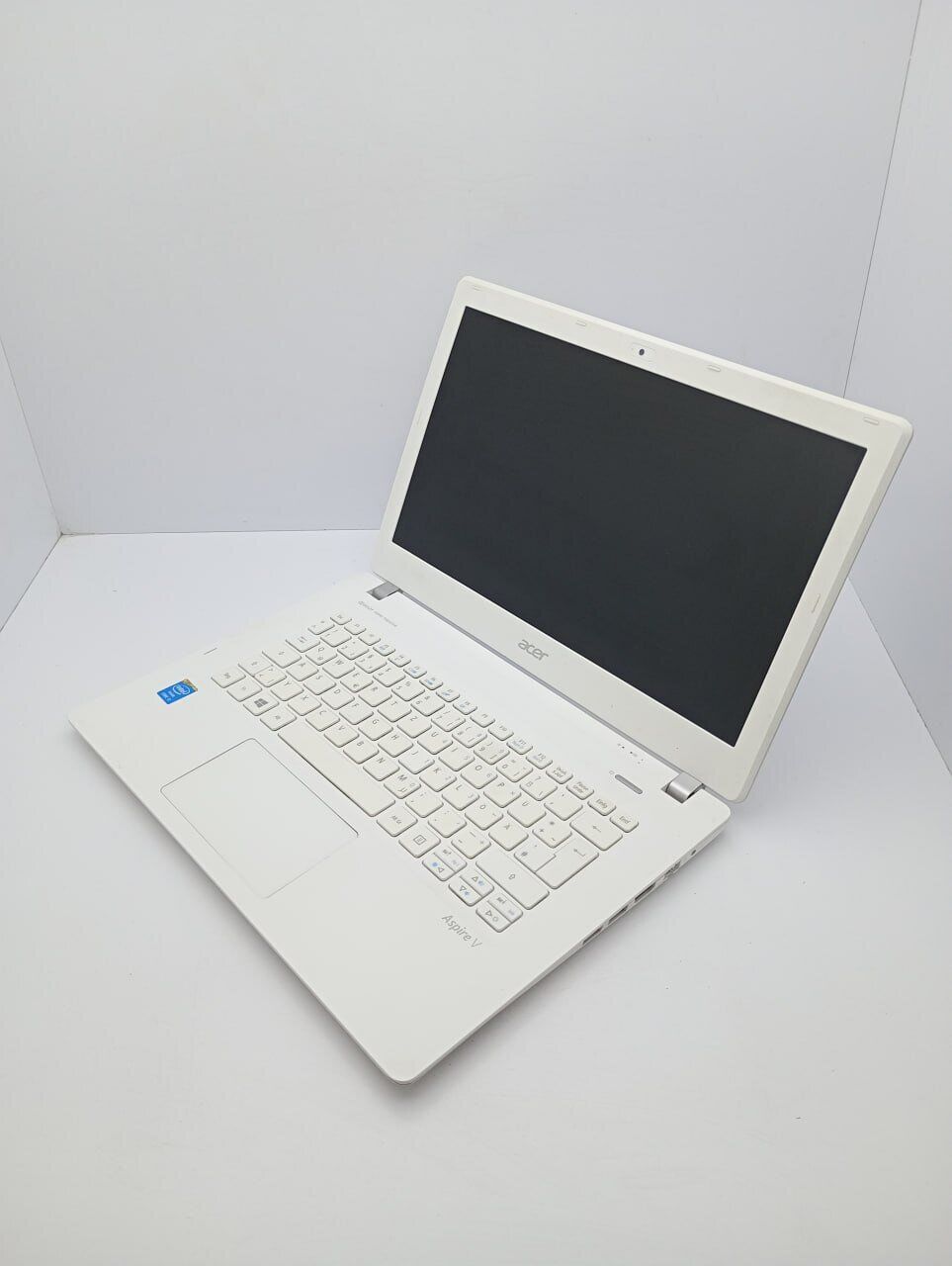 Ноутбук Acer Aspire V3-371 / 13.3" (1366x768) TN / Intel Core i3-4158U (2 (4) ядра по 2.0 GHz) / 6 GB DDR3 / 120 GB SSD / Intel Iris Graphics 5100 / WebCam - Зображення 6