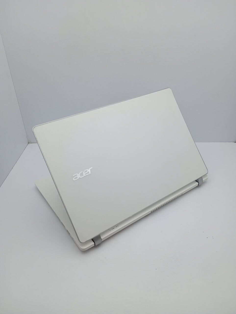 Ноутбук Acer Aspire V3-371 / 13.3" (1366x768) TN / Intel Core i3-4158U (2 (4) ядра по 2.0 GHz) / 6 GB DDR3 / 120 GB SSD / Intel Iris Graphics 5100 / WebCam - Зображення 7