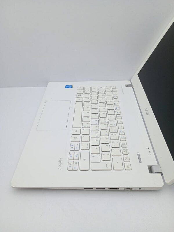 Ноутбук Acer Aspire V3-371 / 13.3" (1366x768) TN / Intel Core i3-4158U (2 (4) ядра по 2.0 GHz) / 6 GB DDR3 / 120 GB SSD / Intel Iris Graphics 5100 / WebCam - Зображення 4